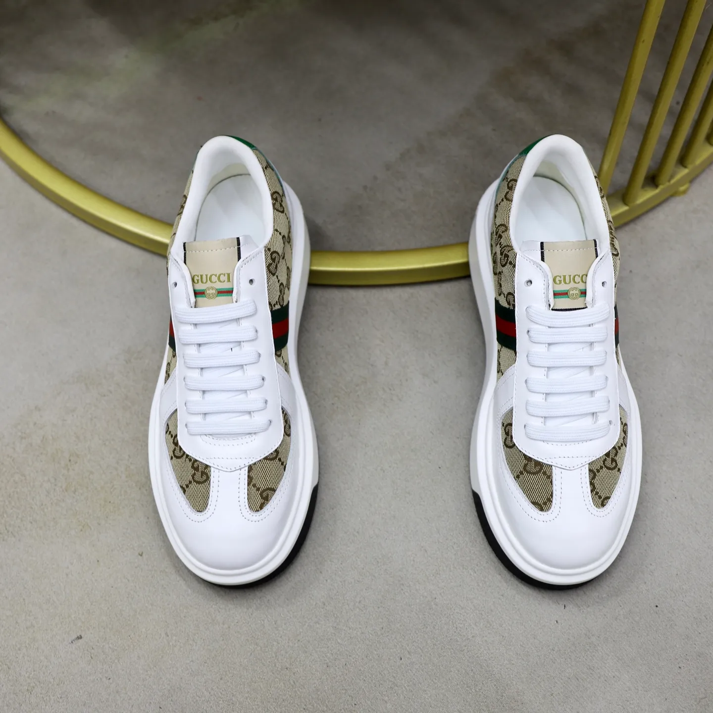 Ex-factory price: 462💰🙅‍♂️🙅‍♂️🙅‍♂️ Brand: GUCCI Standard code: 38-44 (45 customized) Grade: Same as the official website Material: Original material splicing Comfortable and breathable lining Lightweight and wear-resistant sports outsole Style category: Men's fashionable casual shoes Running sneakers Distinguished luxury brand elements Top luxury Color: actual picture color